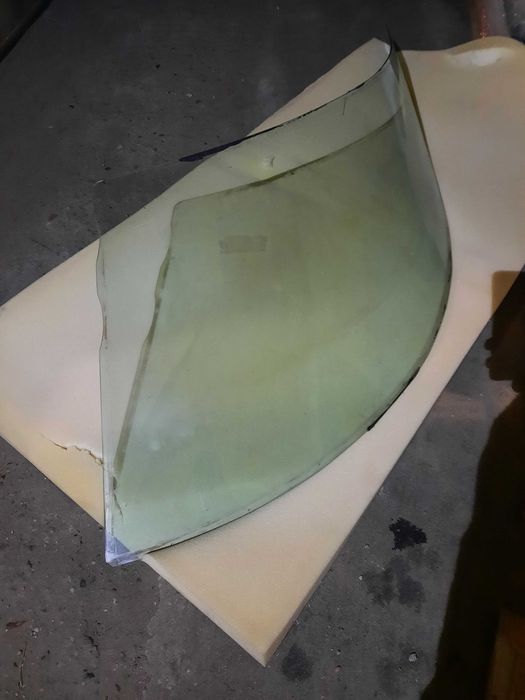 Szyba -łodz Chaparral 235 ssi