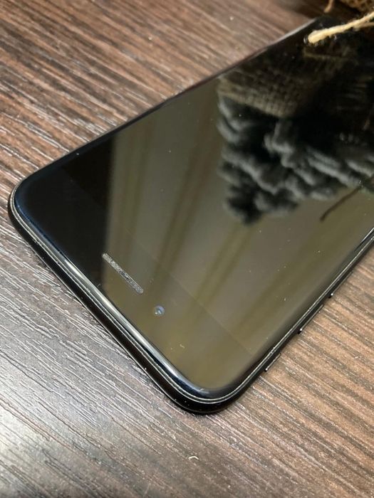 Телефон смартфон Apple iPhone 7  Black
