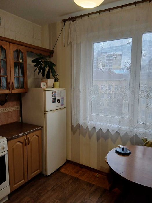 Кімната біля метро позняки