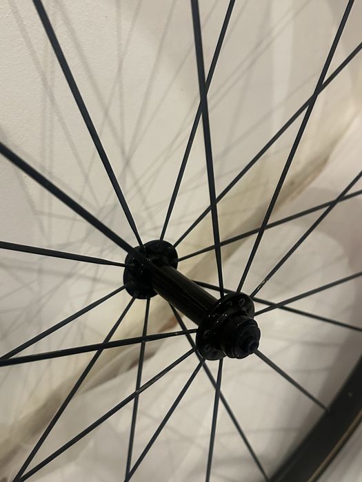 Roda Dianteira FFWD Carbono 700C – Perfil Alto – Travão de Aro