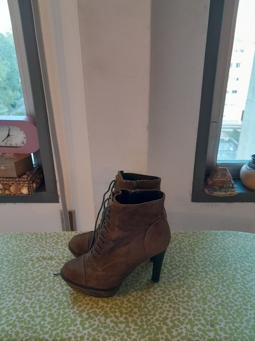 Vendo Botas de Senhora MINELLI muito bonitas como novas