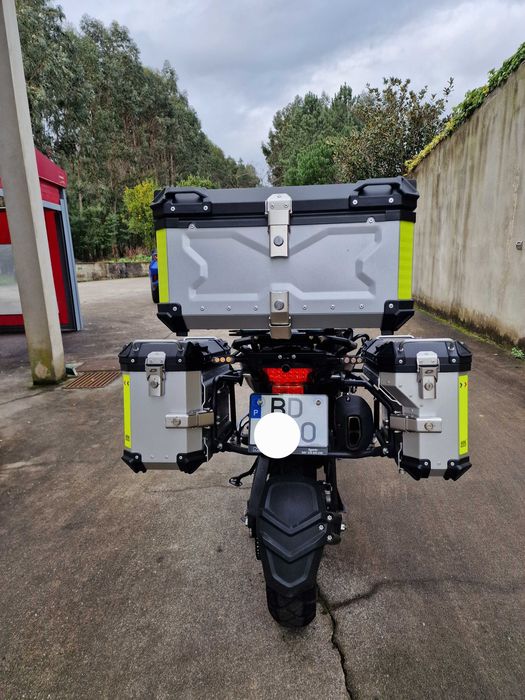 QJ SRT 700X como nova