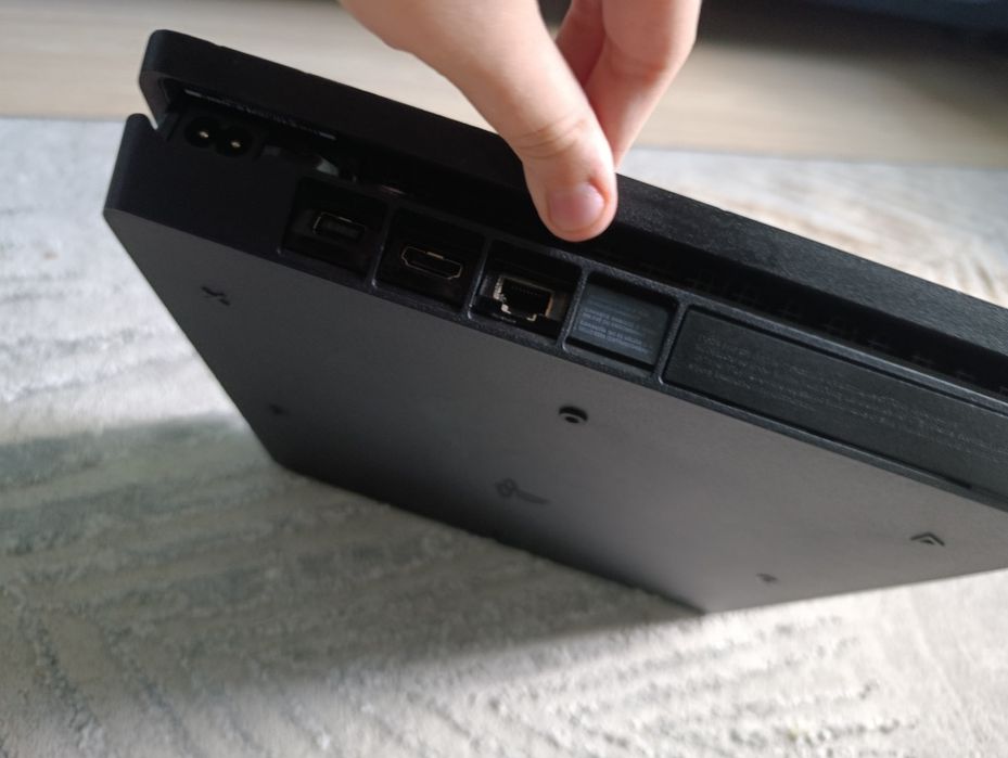 Konsola ps4 + kabel zasilający