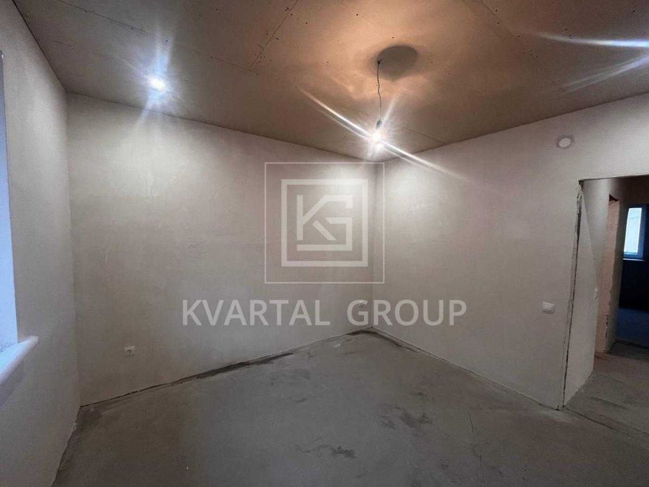 Будинок в мальовничому містечку. Бучанське водосховище