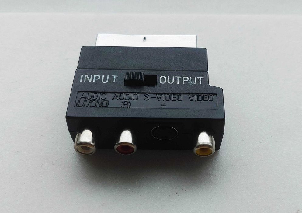 Adaptador bi-direcional SCART macho para 3 RCA fêmea