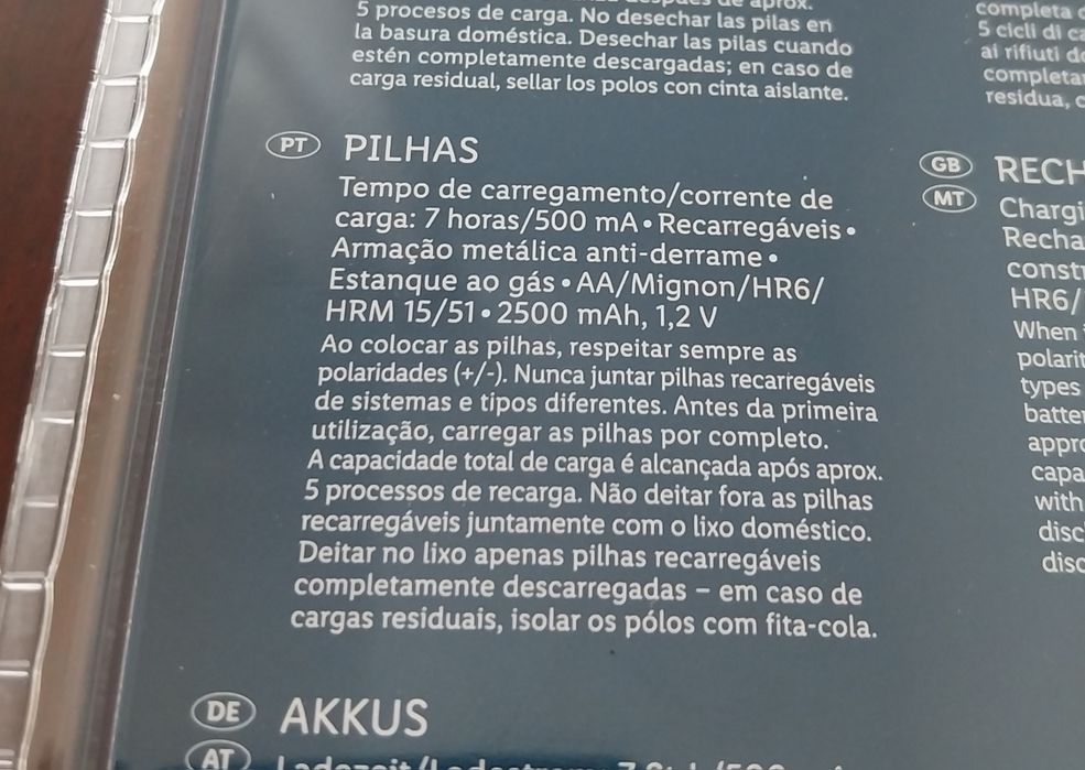 Carregador pilhas recarregáveis, novo a estrear, ainda fechado...