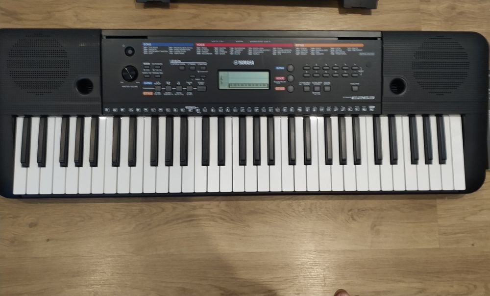 Teclado musical YAMAHA PSR-E263