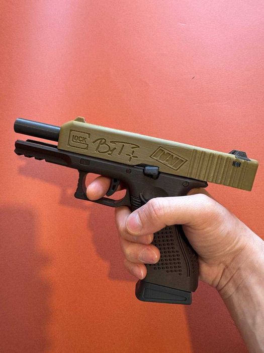 Іграшковий пістолет GLOCK 19 -NAVI - CS GO. Надрукований 3D пластиком. з гравіровкою автографів