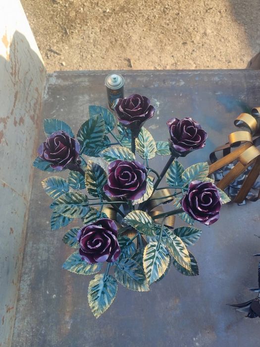 Ковані квіти на могилу