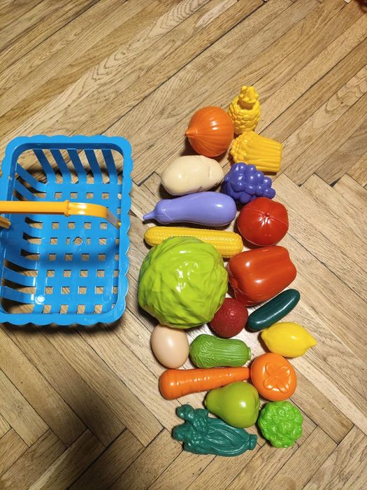 іграшки овочі та фрукти.