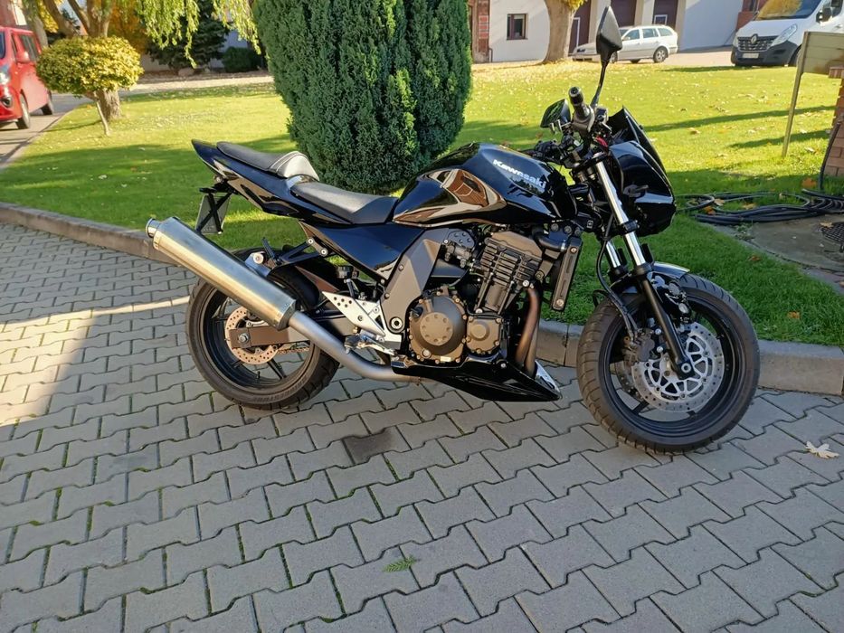 Kawasaki Z Kawasaki Z750 z 2004 roku. Motocykl gotowy do jazdy.