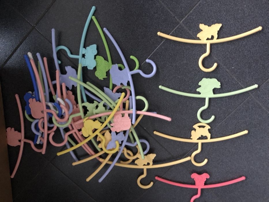 Cabides / Cruzetas em plástico roupa de criança