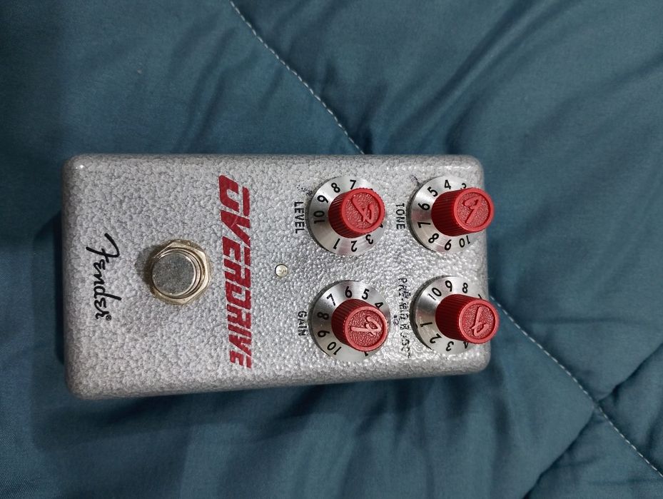 Pedais de guitarra bom  estado