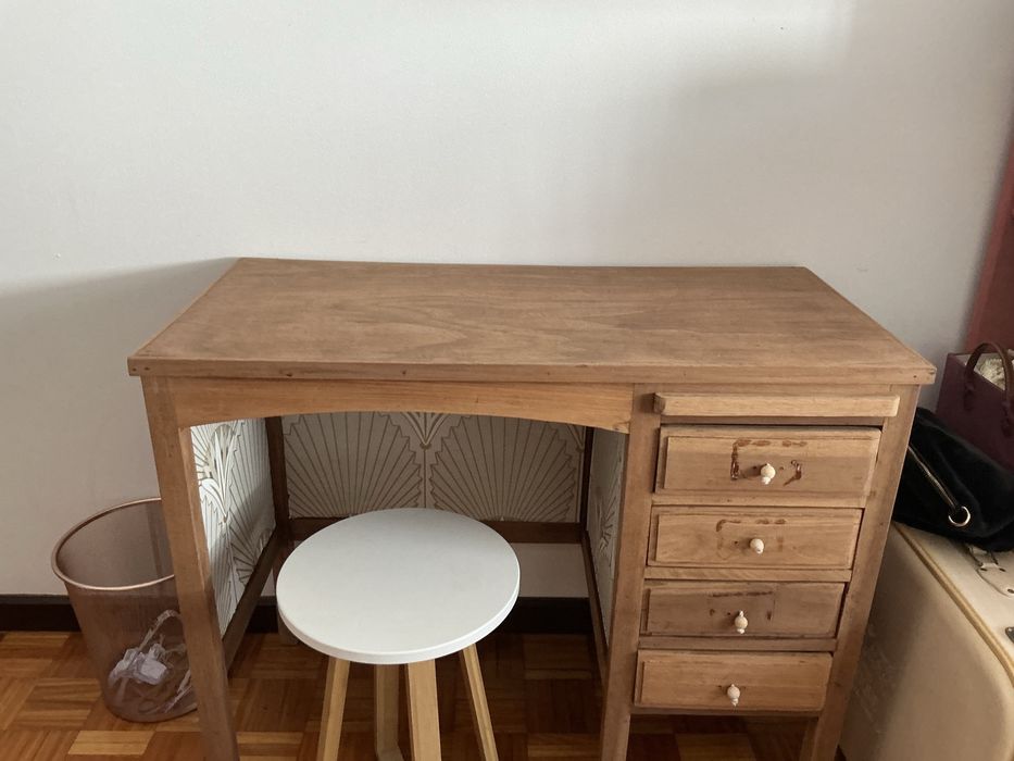 Secretaria em madeira renovada