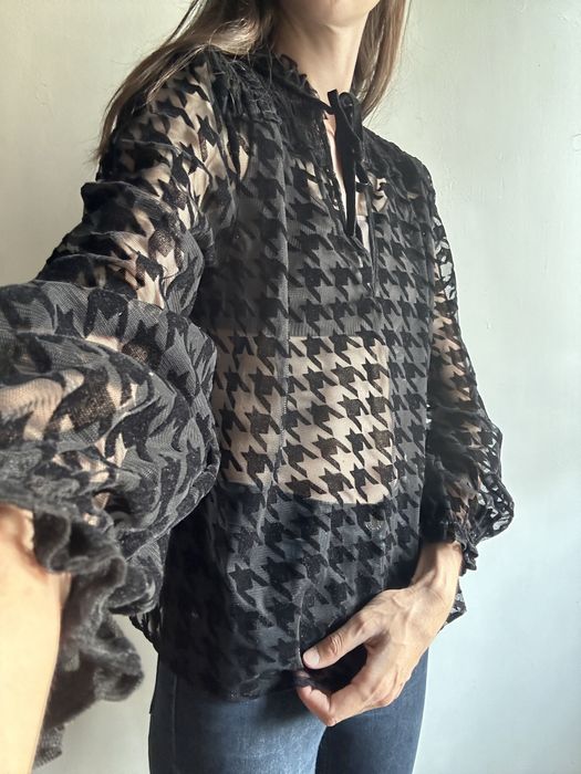 Романтична блуза від Zara