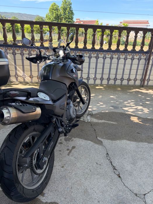 Vendo mota BMW de 2012 em ótimo estado geral