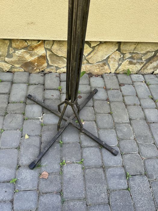 Wieszak metalowy do restauracji