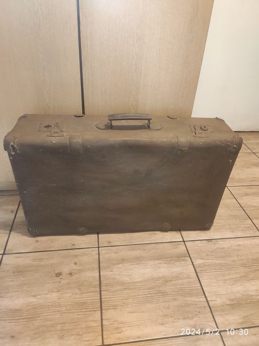 Stara duża walizka