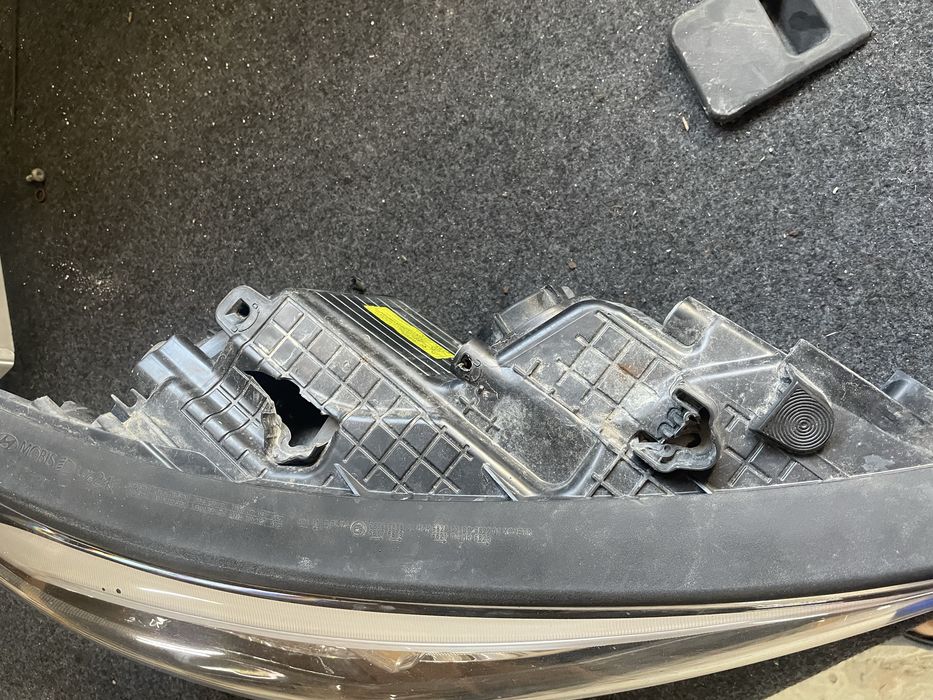 Фара правая Hyundai Santa Fe 3