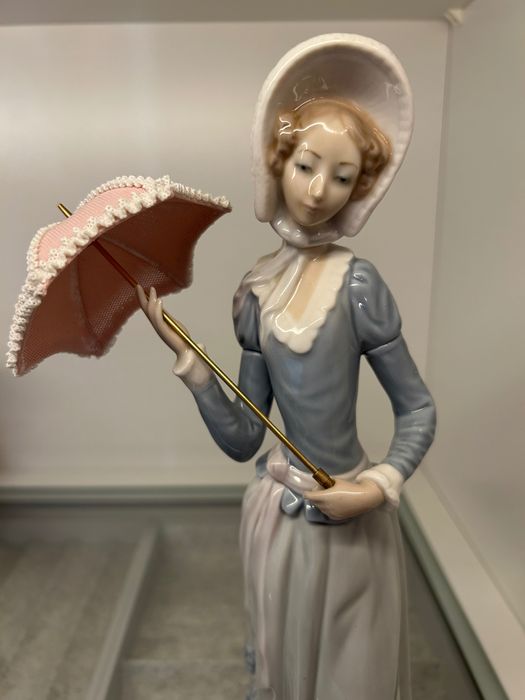 Lladró 4879 senhora com guarda sol