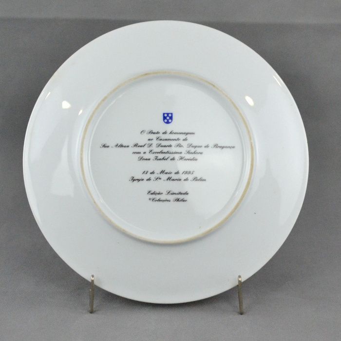 Prato em porcelana-homenagem ao casamento de D. Duarte e Dona Isabel