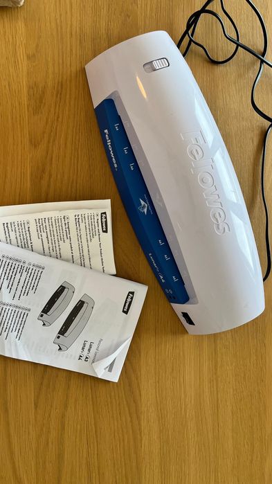 FELLOWES Plastificadora Lunar, A4, 125 μ, Branco e Azul