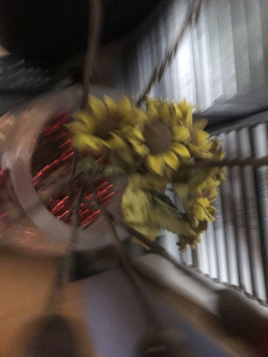 Jarra em vidro com flor