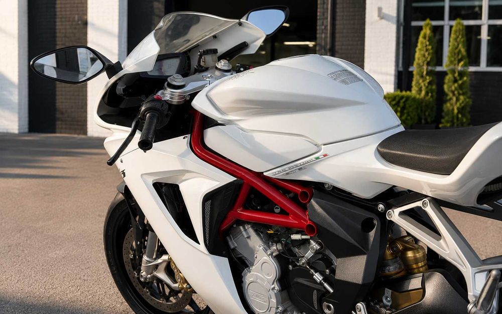 MV Agusta F3 675 2013, біла - практично нова, 5750 км