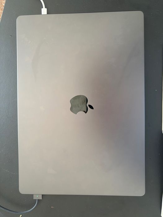MacBook Pro 16" M3 Pro — Estado Impecável
