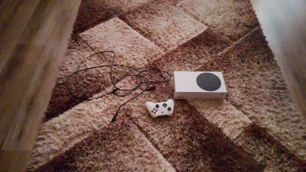 Hulajnoga elektryczna i Xbox i kierownica do Xbox