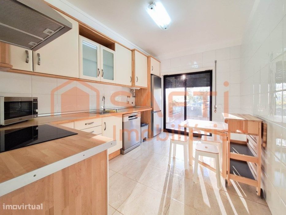 Apartamento T2 remodelado — Abrantes (São Vicente E São João) E Alferrarede, Santarém