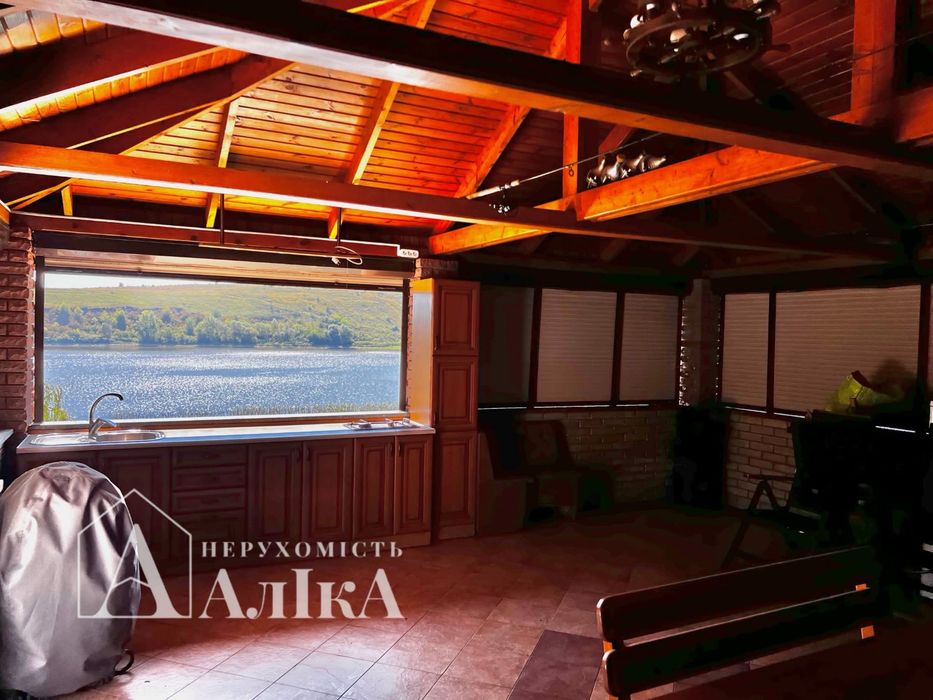 Продам великий маєток в неймовірному місці на березі річки Дністер