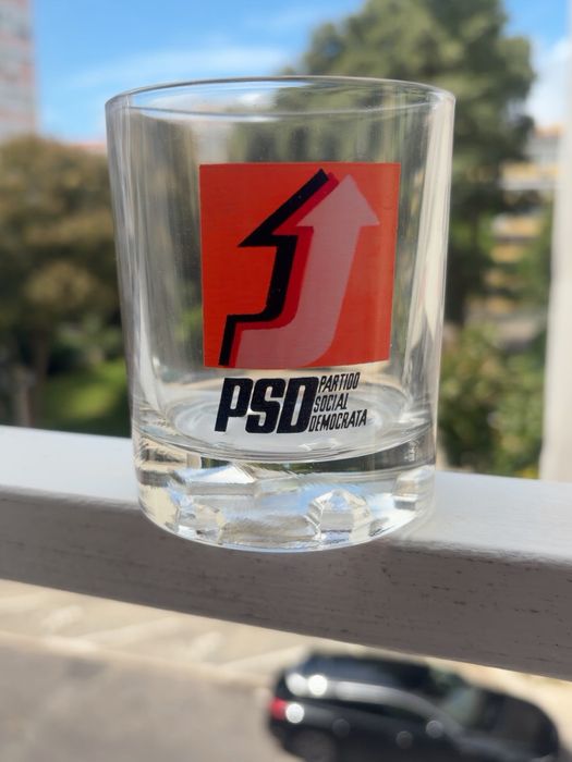 Copo antigo PSD – memorabilia política