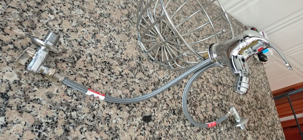 Misturadora de bide com respetivos passadores de agua