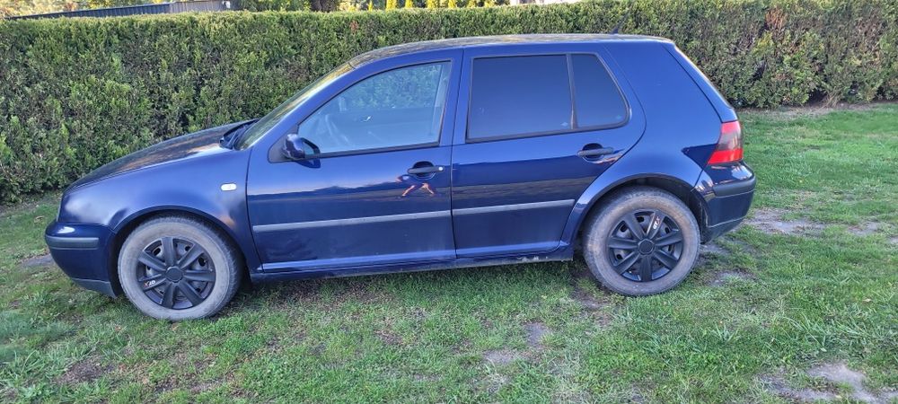 Vw Golf 1.6 rok 2000 długie opłaty
