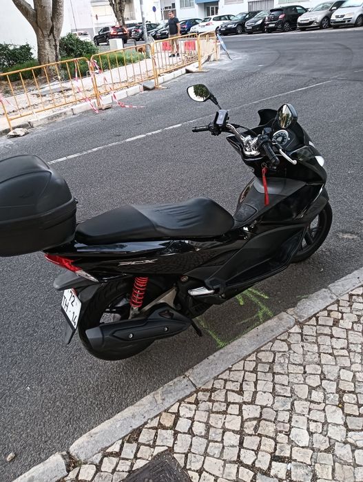 Honda PCX 2017 preta
