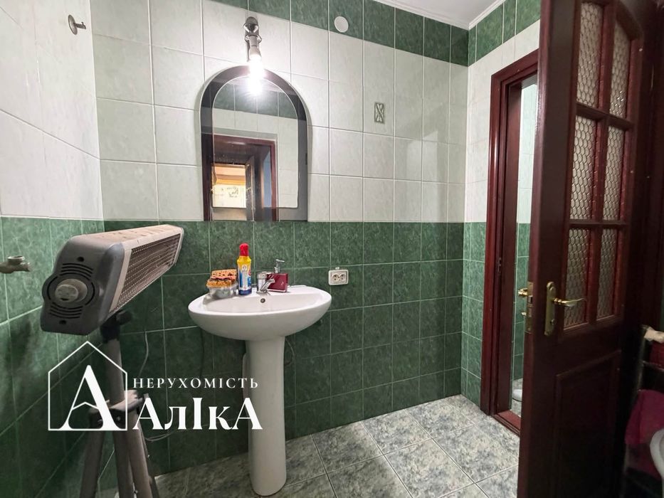 Продам приміщення в центрі села Вербка!