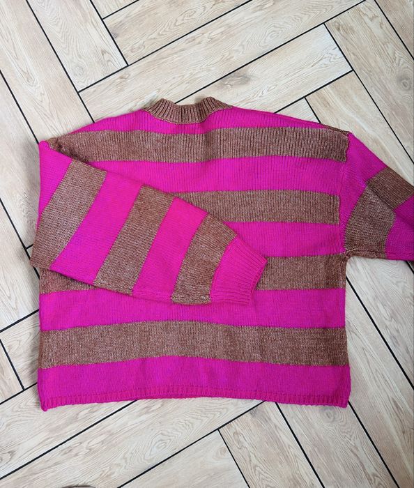 Cieply sweter w paski