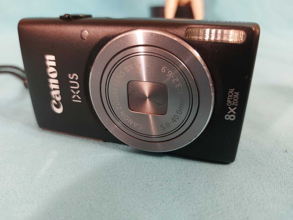 Śliczny Canon Ixus 132. Metalowe maleństwo ze świetną optyką