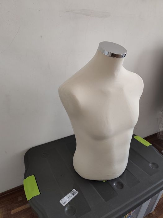 Busto de homem em tecido