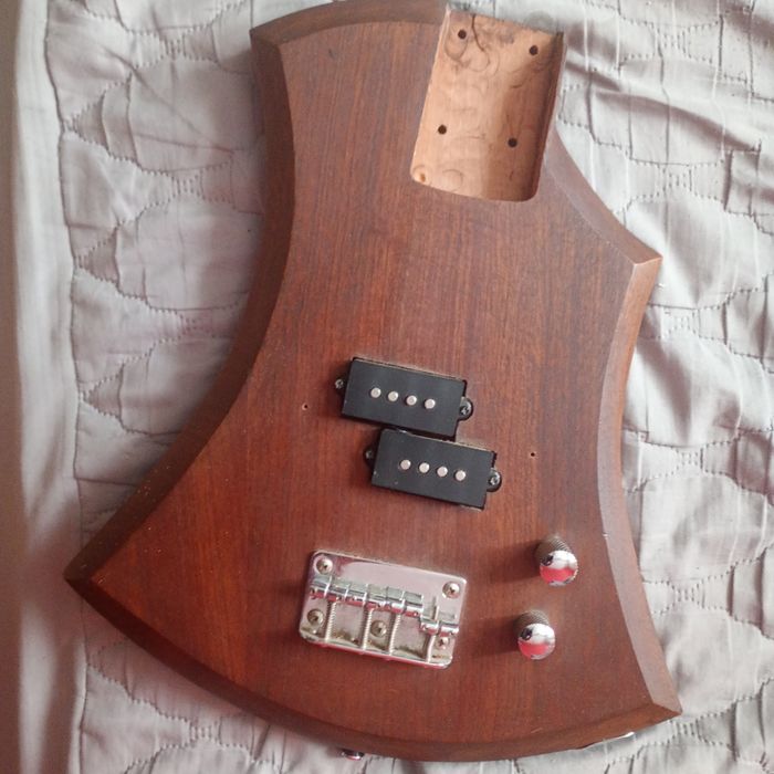 Gitara basowa korpus