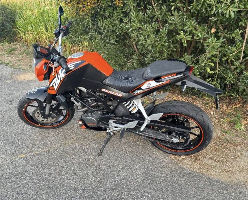 KTM Duke 125 (2012) + Equipamento Premium Completo (Como Novo)