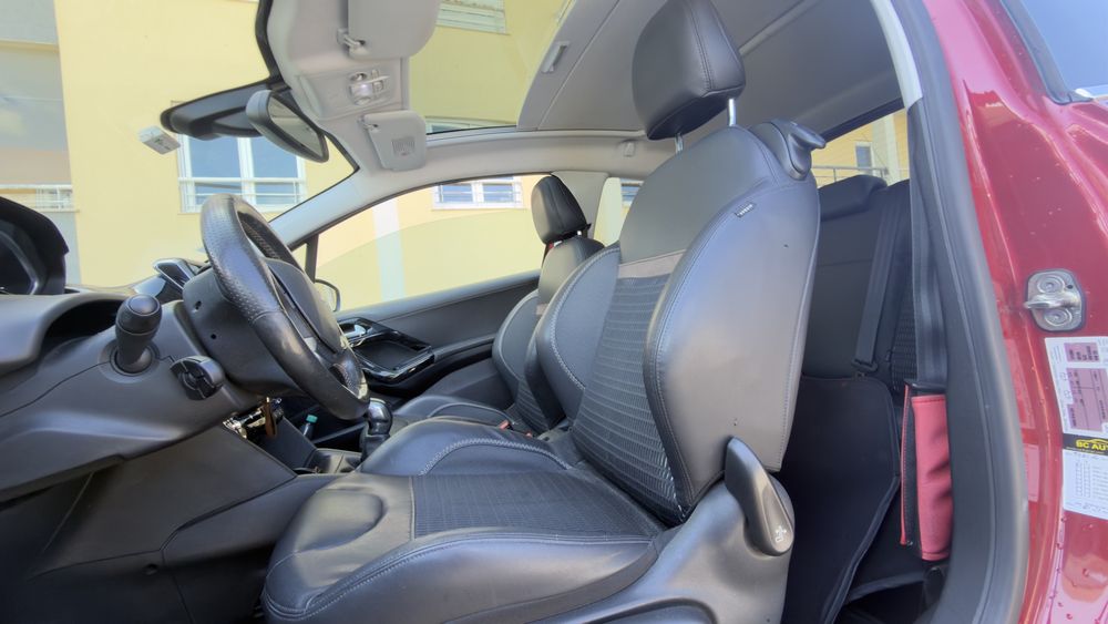 Peugeot 208  1.4  VTI  ACTIVE muito estimado, de garagem, particular , Nacional