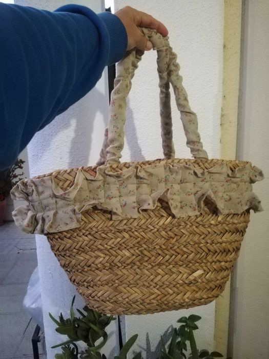Cesta mala bolsa sacola de verga com aplicação e alças com tecido