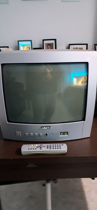 PlayStation 3 e Televisão SANYO pequena
