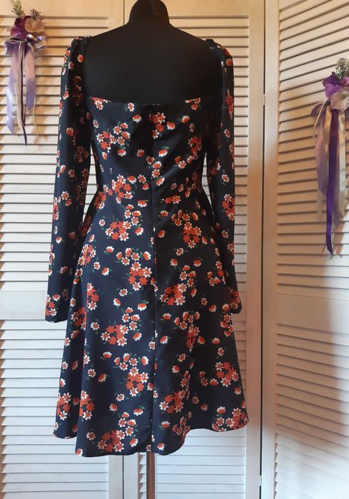 Актуальное платье в цветочный принт с длинным рукавом fashion union