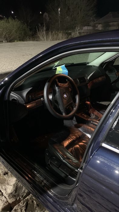 Продам БМВ 523i.3800.Торг.