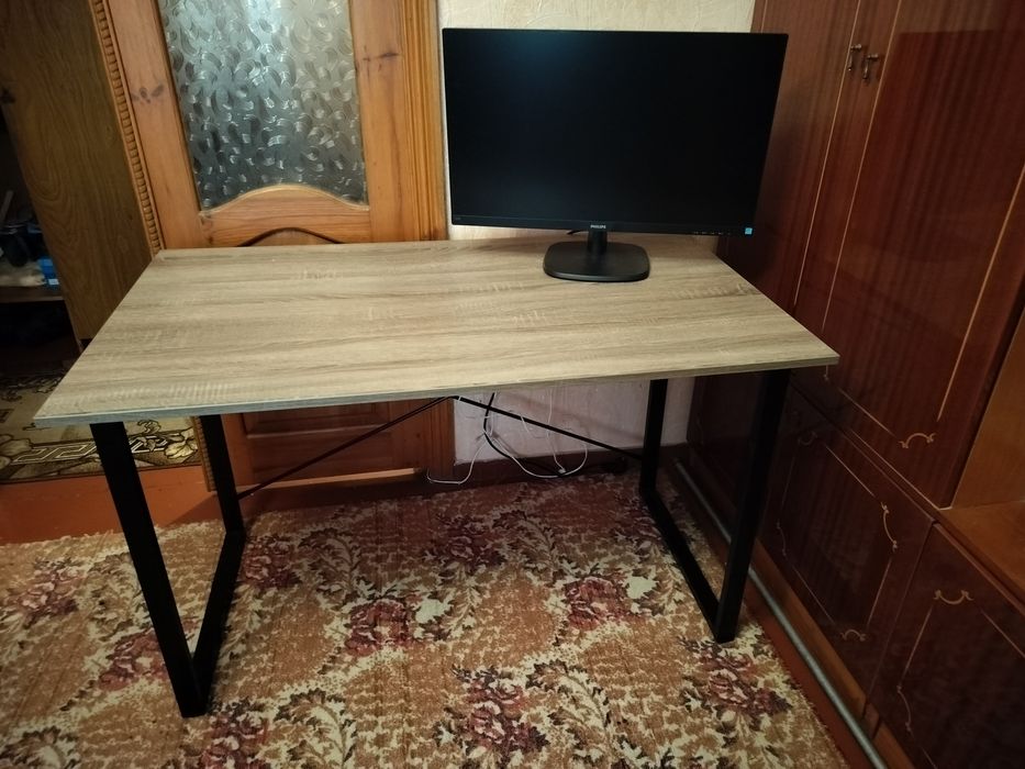 Стіл новий
Розмір 75x120x70. 
Колір: Дуб Сонома трюфель. 
Без