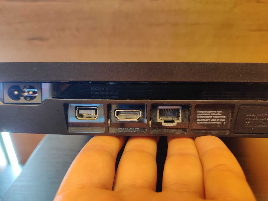 Продаю PS 4 slim на 512 gb