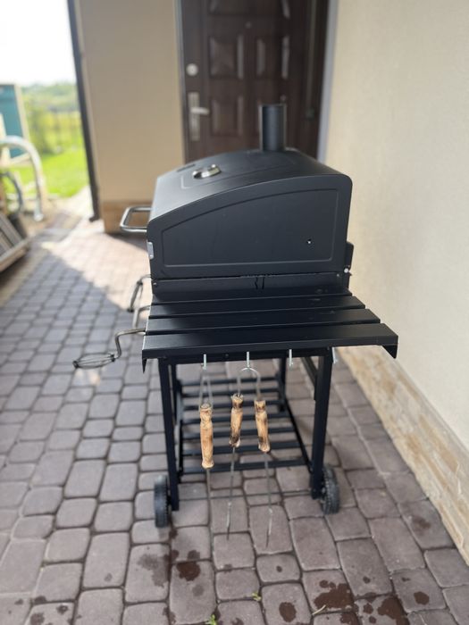 Gril węglowy z półką
